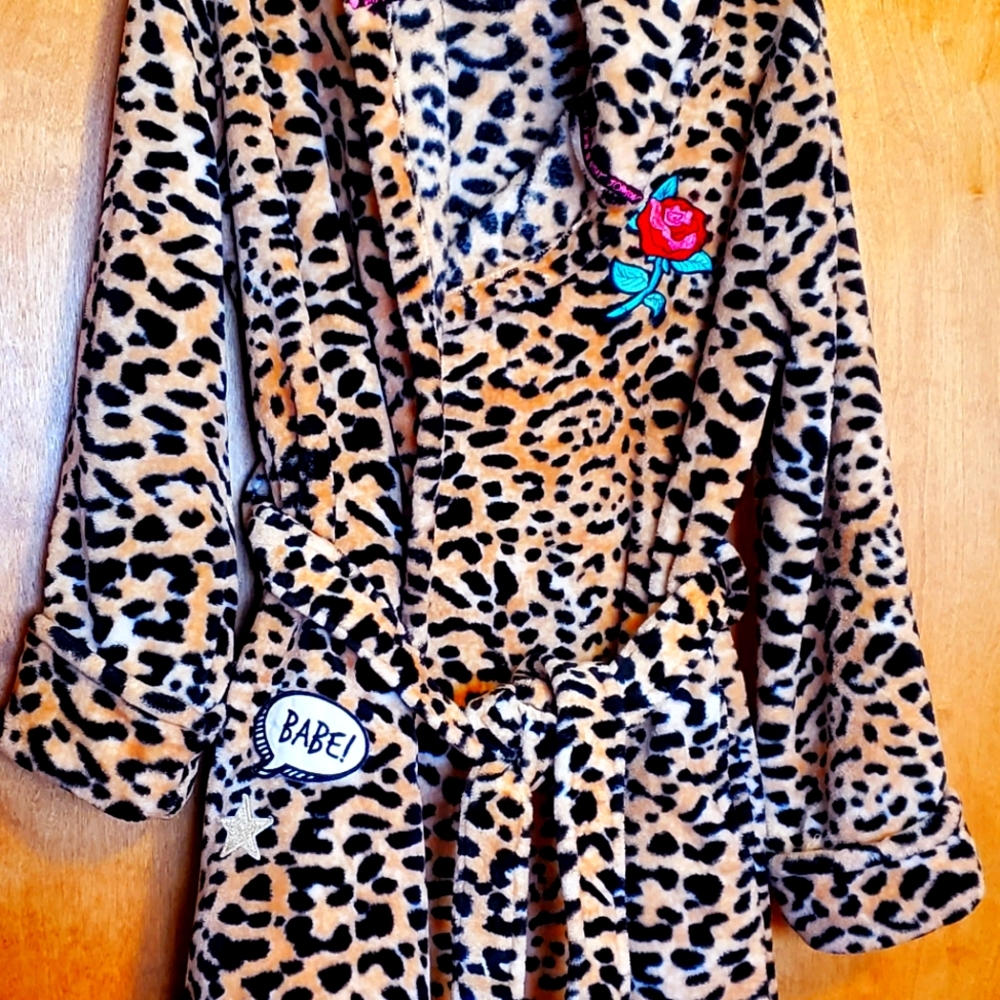 Plush Leopard Appliqued Short Hooded Robe by Betsey Johnson in Size XS/S